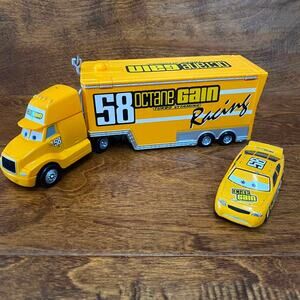 DISNEY PIXAR Cars Billy Oilchanger Octane Gain Hauler Truck & 58 Diecast